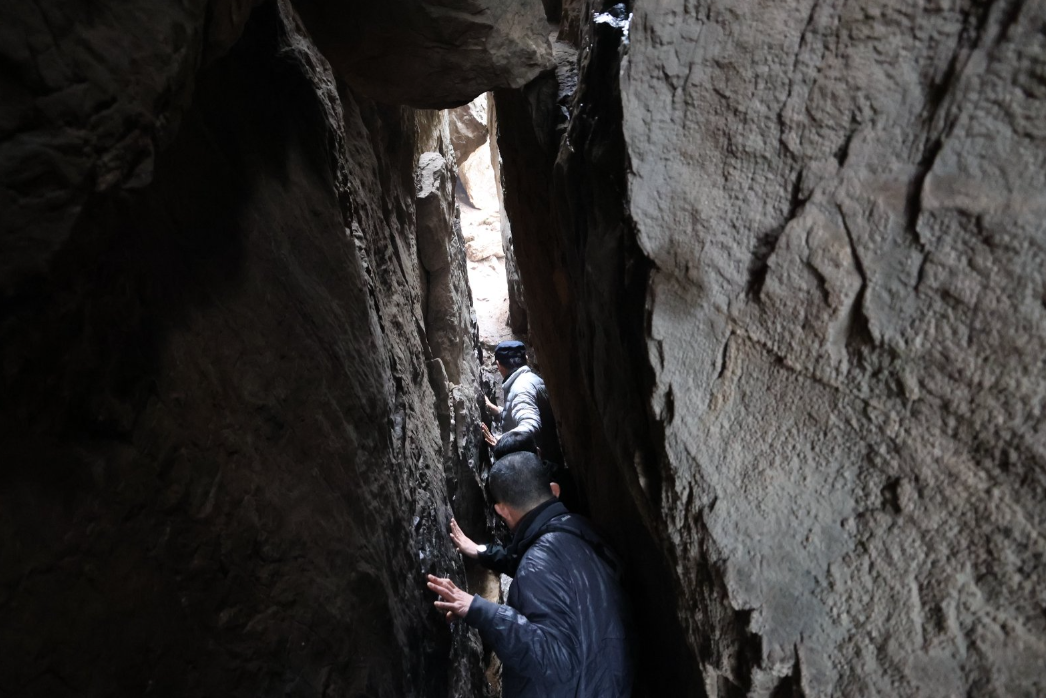 冯小宁执导《举起手来3》定档万仙山,神秘主演加盟,4月正式开拍 冯小宁执导《举起手来3》定档万仙山,神秘主演加盟,4月正式开拍