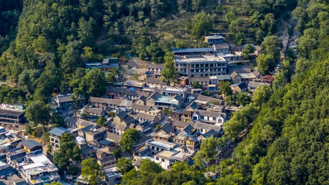 冯小宁执导《举起手来3》定档万仙山,神秘主演加盟,4月正式开拍 冯小宁执导《举起手来3》定档万仙山,神秘主演加盟,4月正式开拍