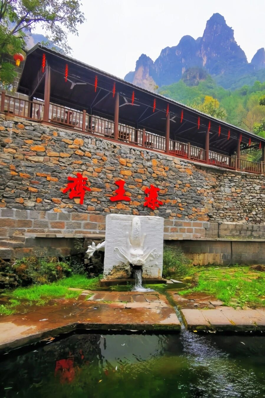 潘长江“罗圈腿”重出江湖！《举起手来3》太行山开机，笑点密集预警