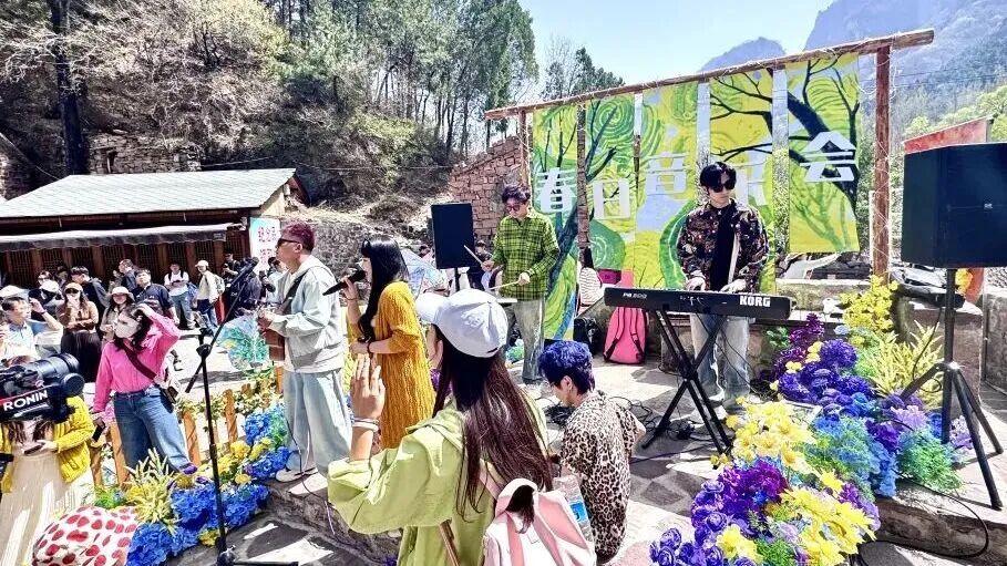 五一还没到，关山八里沟先燃了！《举起手来3》4.28-4.29现场拍摄，偶遇明星就这两天