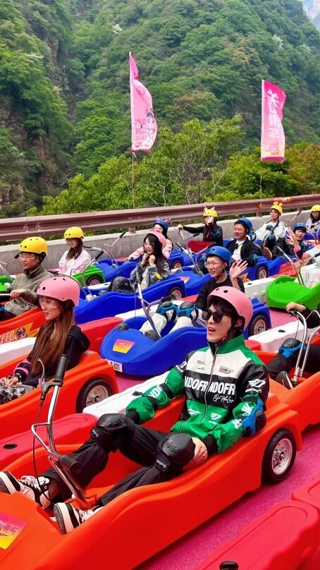 五一还没到，关山八里沟先燃了！《举起手来3》4.28-4.29现场拍摄，偶遇明星就这两天