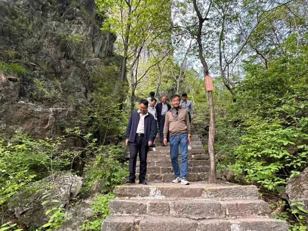 “穿越城野之门 徒步最美山河”主题活动走进新乡南太行八里沟景区！