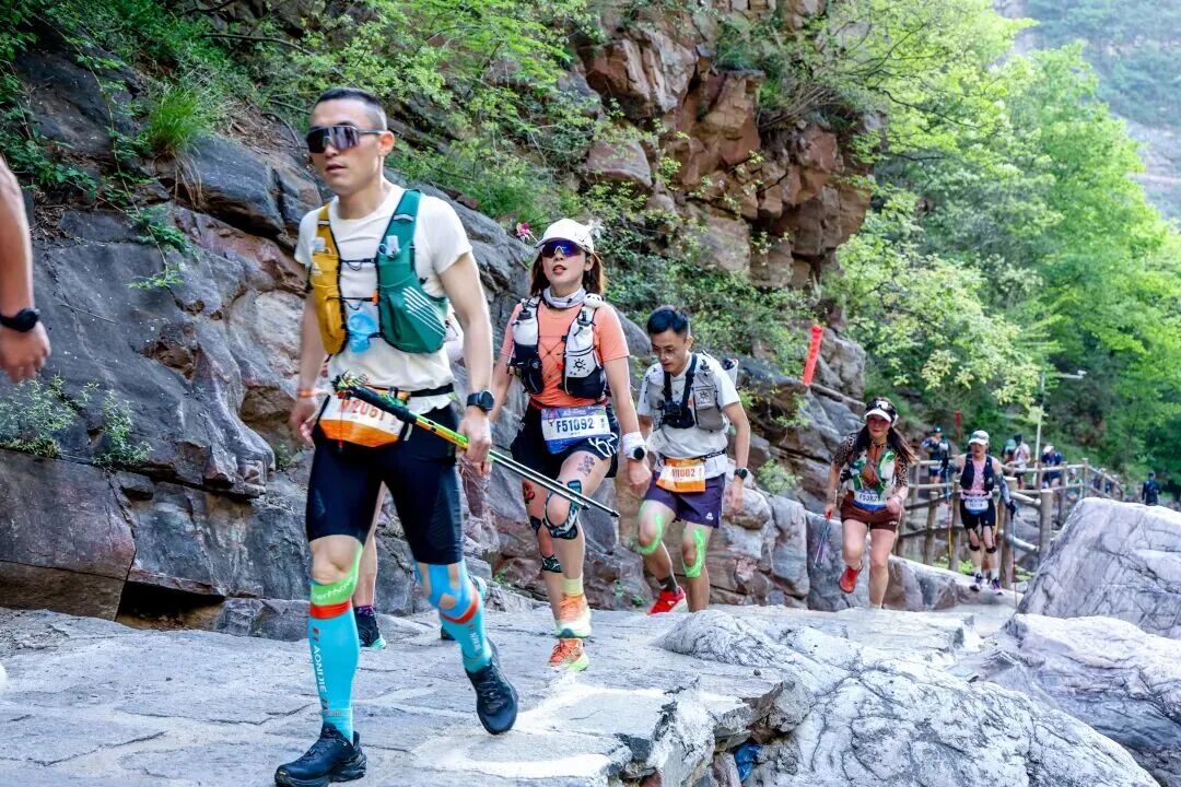 “穿越城野之门 徒步最美山河”主题活动走进新乡南太行八里沟景区！