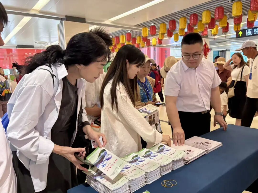 当“中国旅游日”遇上“百泉药交会” —— 2026南太行中医药旅游文化节开启“中药+旅游”康养新体验! 当“中国旅游日”遇上“百泉药交会” —— 2026南太行中医药旅游文化节开启“中药+旅游”康养新体验!