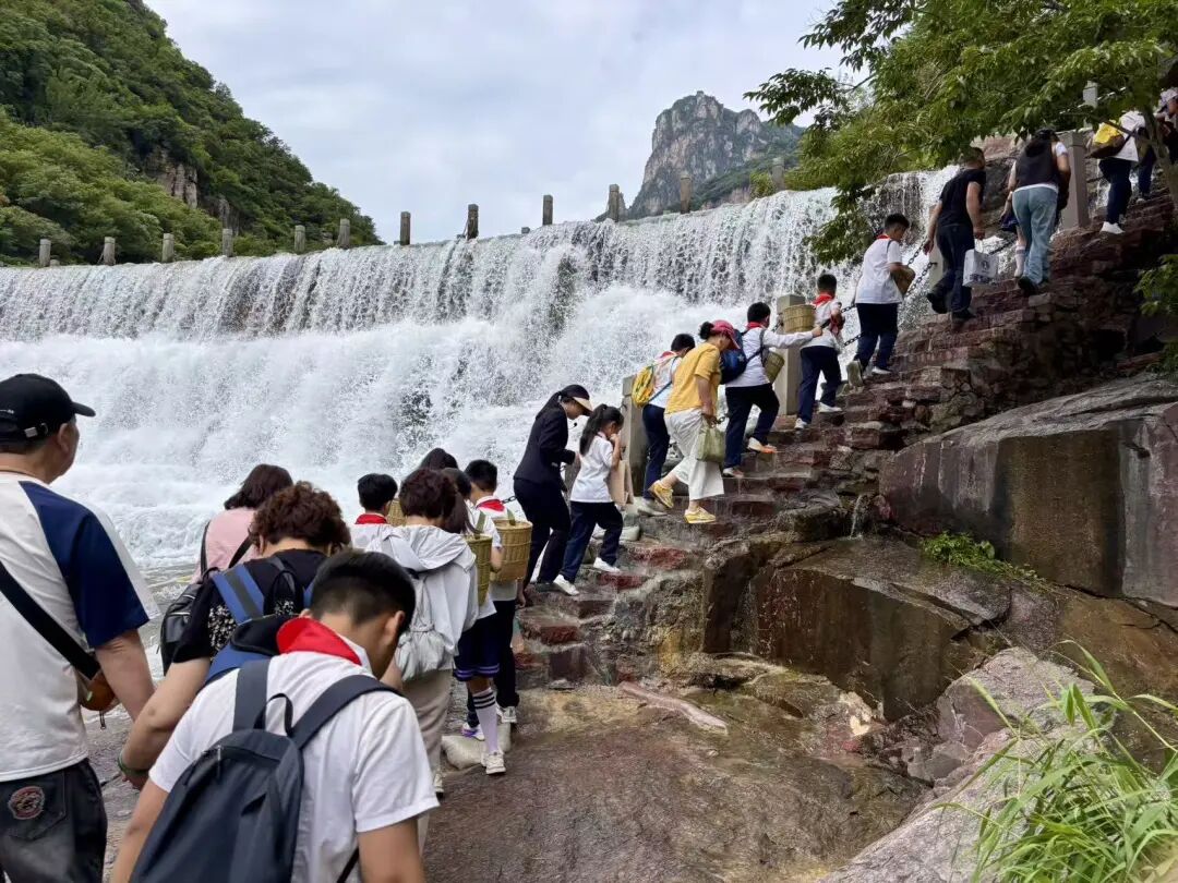 当“中国旅游日”遇上“百泉药交会” —— 2026南太行中医药旅游文化节开启“中药+旅游”康养新体验! 当“中国旅游日”遇上“百泉药交会” —— 2026南太行中医药旅游文化节开启“中药+旅游”康养新体验!