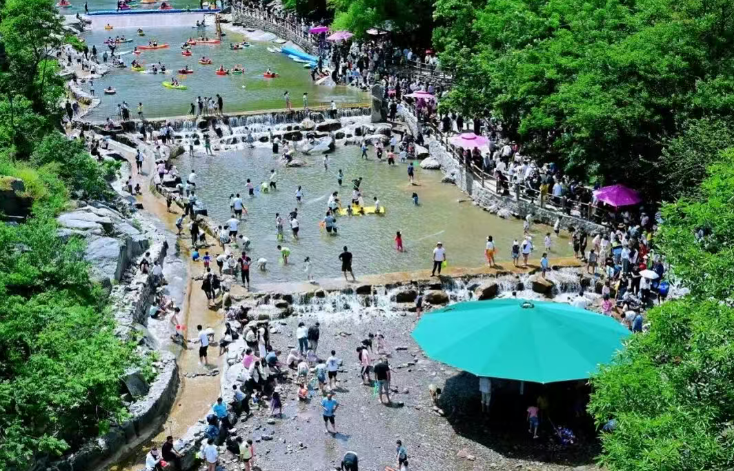 初夏云海藏诗意,趣玩清凉尽在新乡南太行! 初夏云海藏诗意,趣玩清凉尽在新乡南太行!