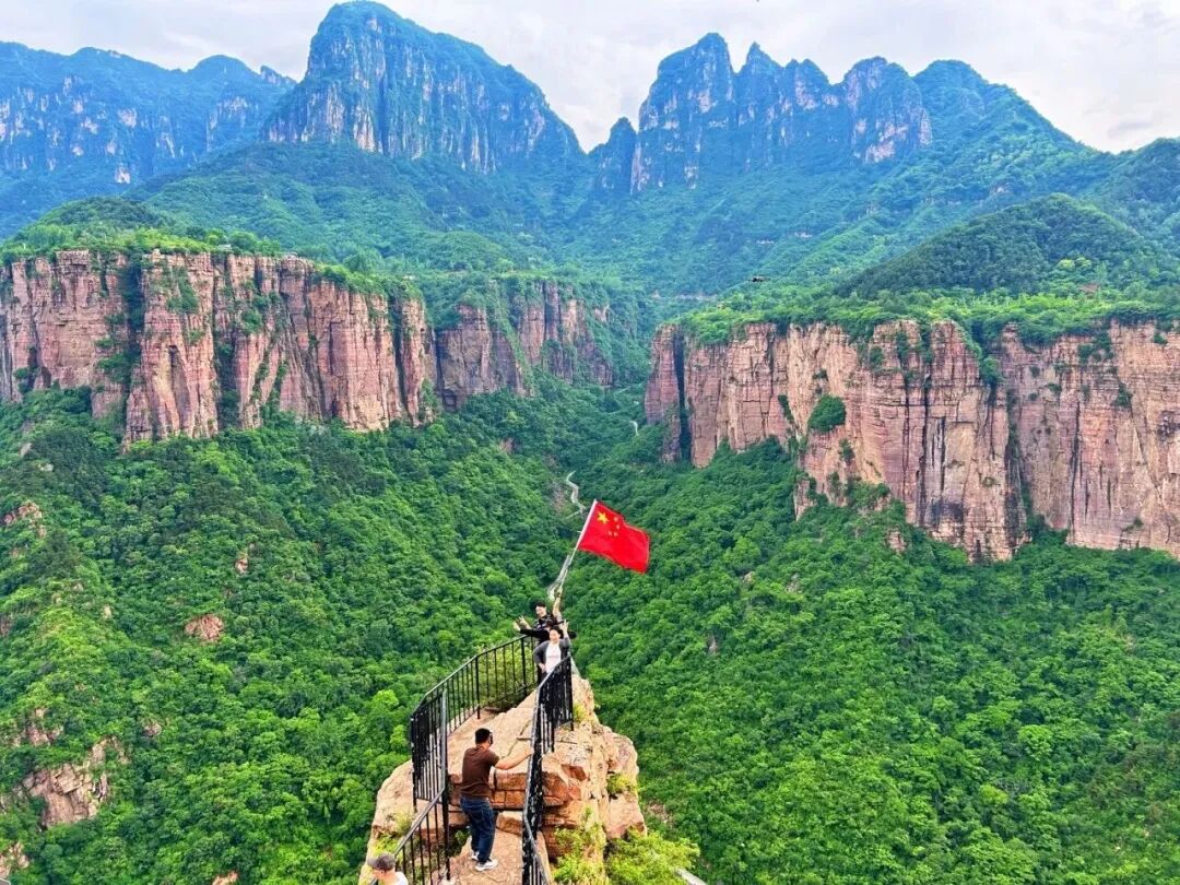 奔赴山野致青春|新乡南太行中高考生免票,一站式搞定毕业旅行 奔赴山野致青春|新乡南太行中高考生免票,一站式搞定毕业旅行
