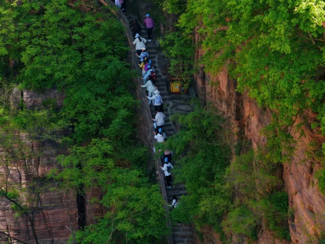奔赴山野致青春|新乡南太行中高考生免票,一站式搞定毕业旅行 奔赴山野致青春|新乡南太行中高考生免票,一站式搞定毕业旅行
