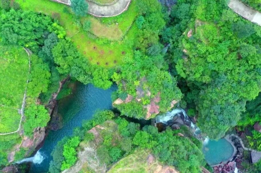 重磅!新乡南太行景区针对全国18岁以下青少年免门票啦!超值福利来袭,陪你度过清凉一夏。 重磅!新乡南太行景区针对全国18岁以下青少年免门票啦!超值福利来袭,陪你度过清凉一夏。