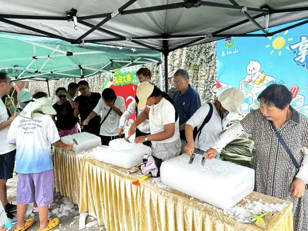 家人们谁懂呀!新乡南太行也太宠游客了,西瓜、雪糕、矿泉水免费送 家人们谁懂呀!新乡南太行也太宠游客了,西瓜、雪糕、矿泉水免费送