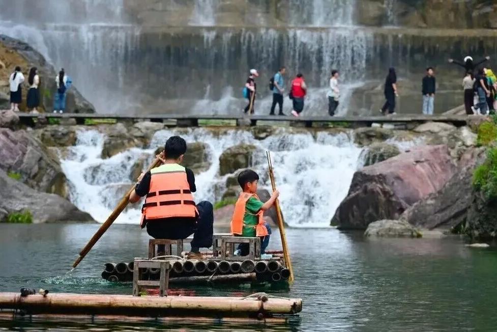 昼玩水，夜狂欢，八里沟亲水文化季“白+黑”欢乐不重样！