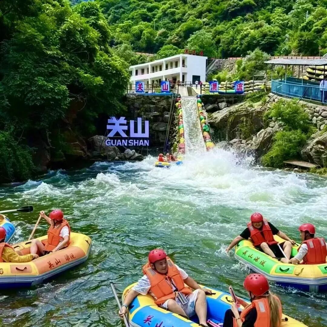 水瓢不烂，绝不上岸！关山漂流够凉爽，够刺激！