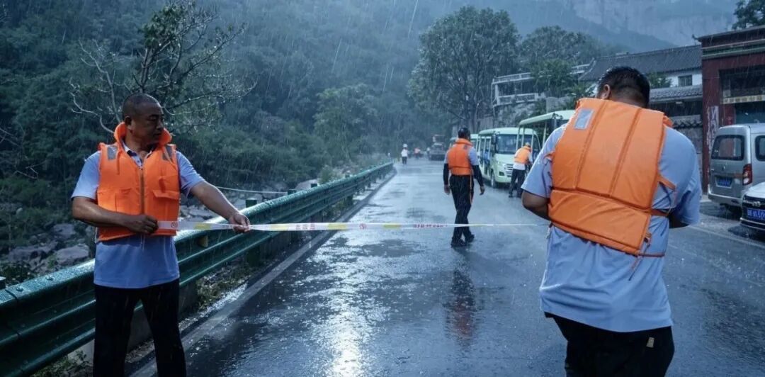迎战台风“白海豚”|新乡南太行:风雨同心护平安,静待云开邀君来 迎战台风“白海豚”|新乡南太行:风雨同心护平安,静待云开邀君来