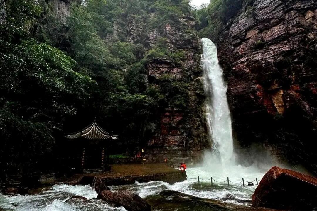 来自雨后新乡南太行瀑布的震撼！