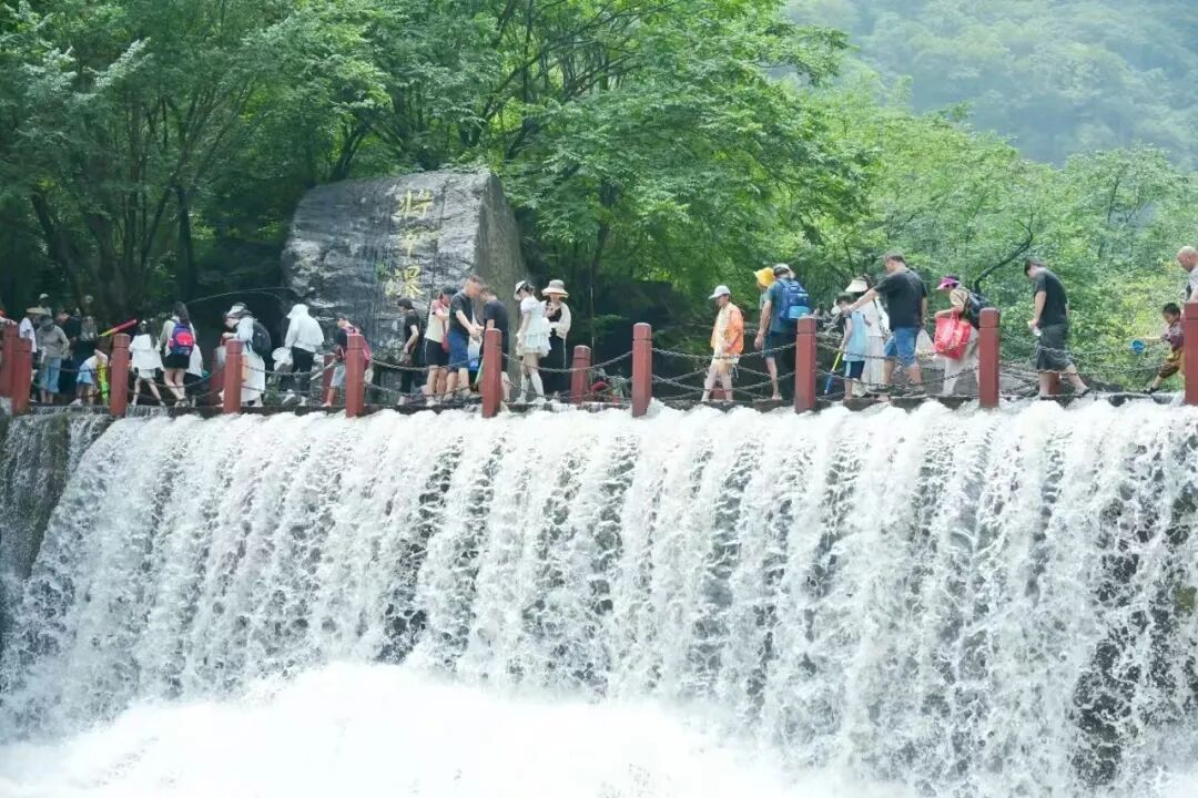 来自雨后新乡南太行瀑布的震撼！