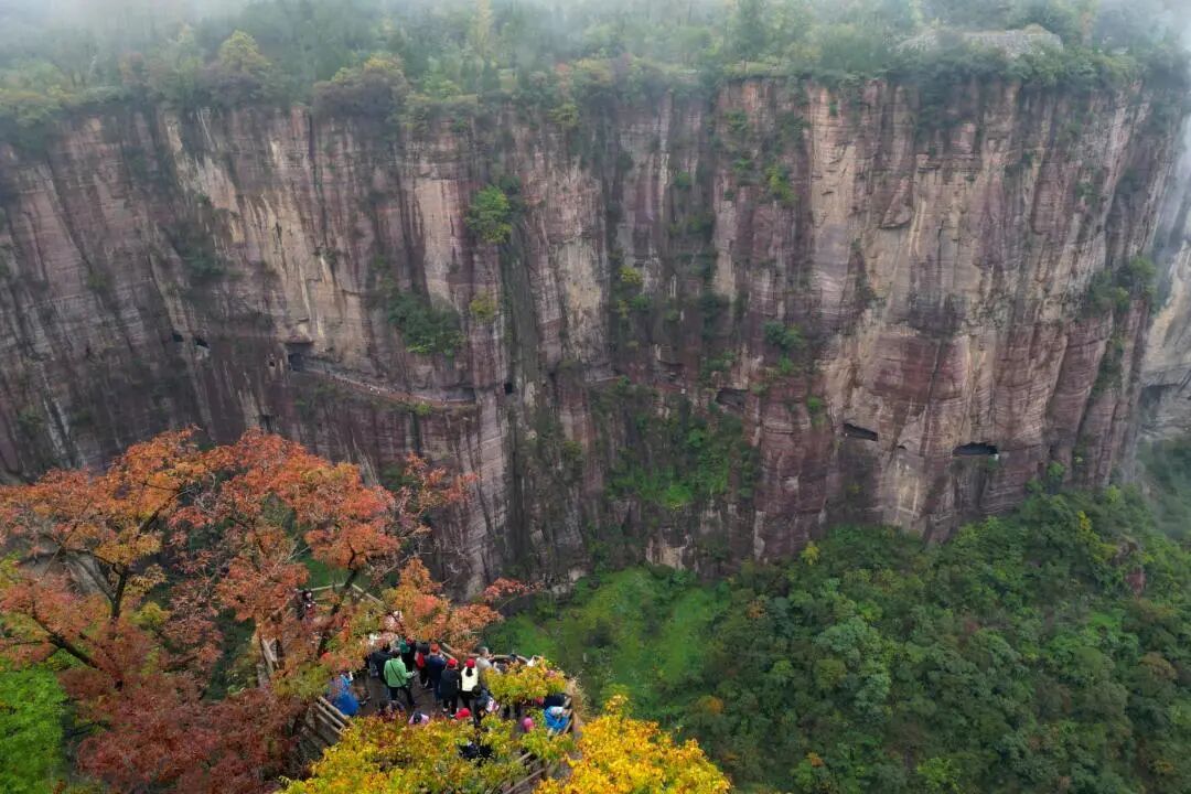 崖壁生笔墨!中国水墨画院名家齐聚郭亮村,在太行山水间落笔山河 崖壁生笔墨!中国水墨画院名家齐聚郭亮村,在太行山水间落笔山河