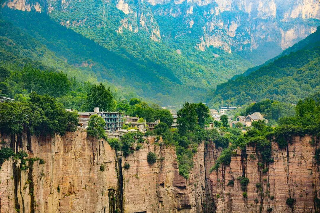 崖壁生笔墨!中国水墨画院名家齐聚郭亮村,在太行山水间落笔山河 崖壁生笔墨!中国水墨画院名家齐聚郭亮村,在太行山水间落笔山河
