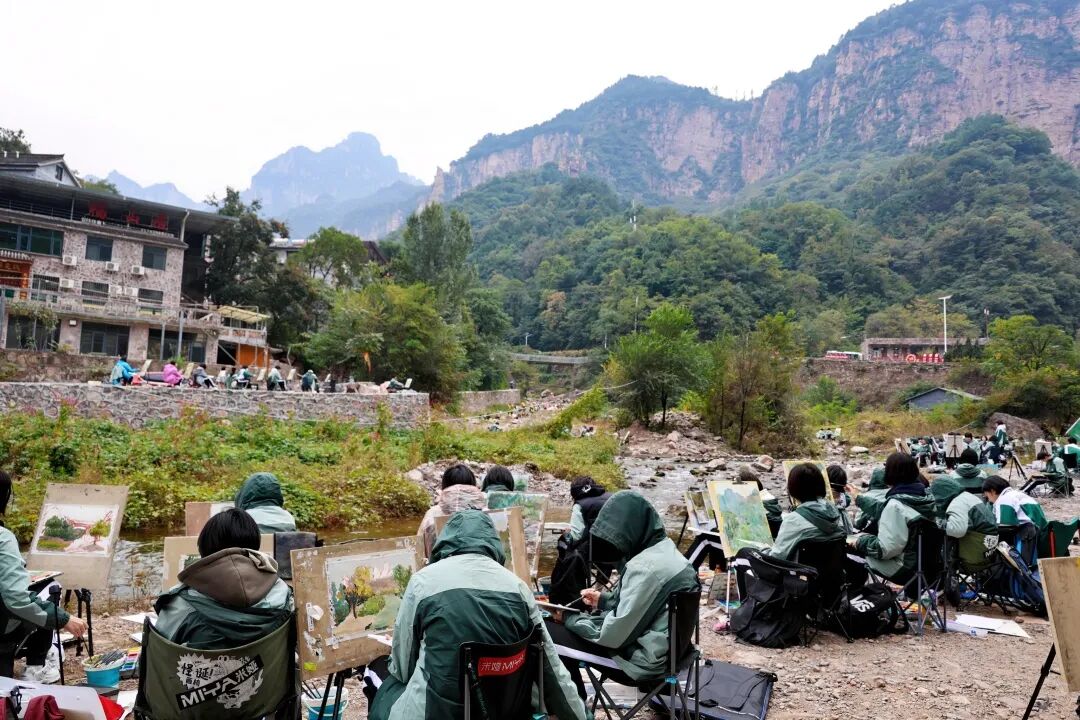 崖壁生笔墨!中国水墨画院名家齐聚郭亮村,在太行山水间落笔山河 崖壁生笔墨!中国水墨画院名家齐聚郭亮村,在太行山水间落笔山河
