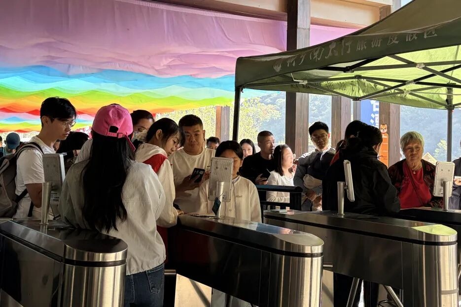 黄金周火热收官！央视聚焦，日夜狂欢，新乡南太行人气爆棚