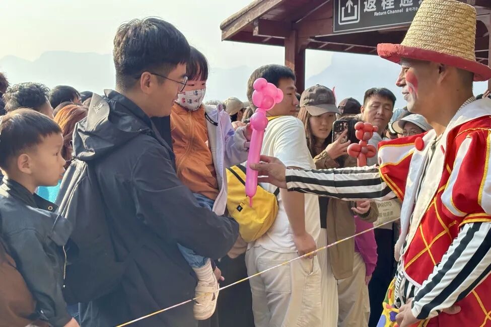 黄金周火热收官！央视聚焦，日夜狂欢，新乡南太行人气爆棚