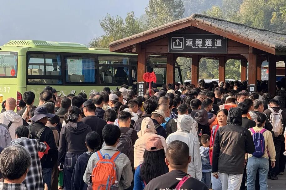 国庆第三天,新乡南太行“人从众”模式已开启!现场太燃了! 国庆第三天,新乡南太行“人从众”模式已开启!现场太燃了!