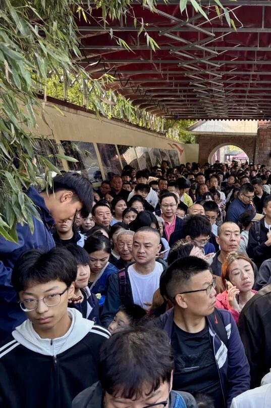 国庆第三天,新乡南太行“人从众”模式已开启!现场太燃了! 国庆第三天,新乡南太行“人从众”模式已开启!现场太燃了!