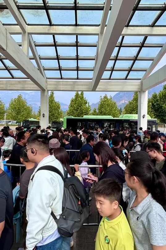 国庆第三天,新乡南太行“人从众”模式已开启!现场太燃了! 国庆第三天,新乡南太行“人从众”模式已开启!现场太燃了!