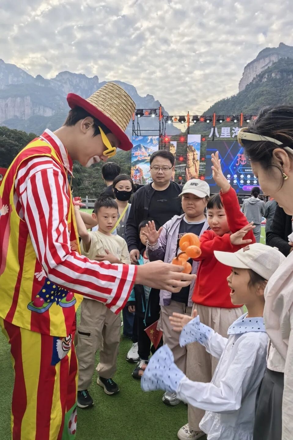 国庆第三天,新乡南太行“人从众”模式已开启!现场太燃了! 国庆第三天,新乡南太行“人从众”模式已开启!现场太燃了!
