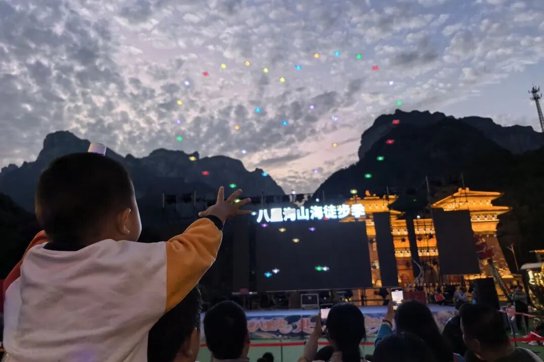 国庆第三天,新乡南太行“人从众”模式已开启!现场太燃了! 国庆第三天,新乡南太行“人从众”模式已开启!现场太燃了!