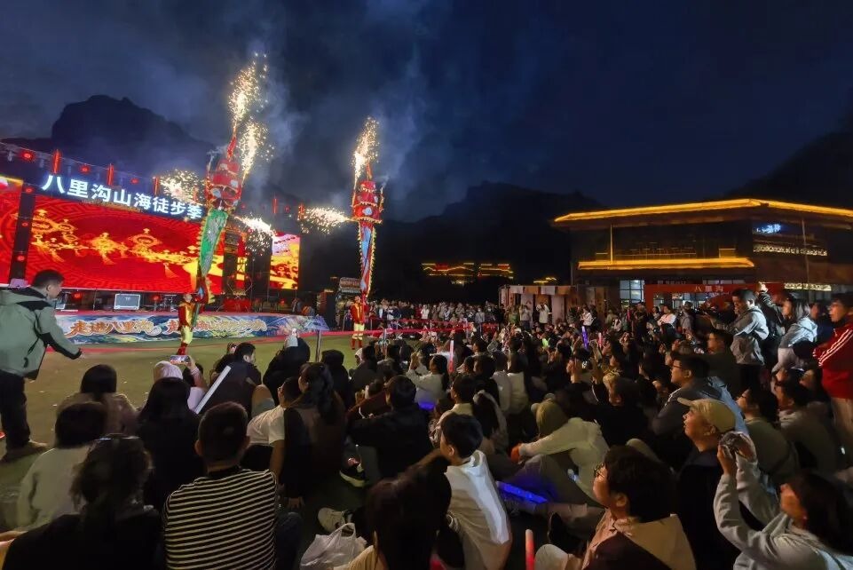 国庆第三天,新乡南太行“人从众”模式已开启!现场太燃了! 国庆第三天,新乡南太行“人从众”模式已开启!现场太燃了!