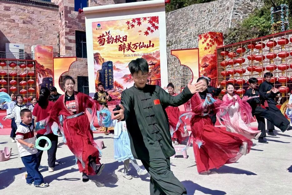 国庆第三天,新乡南太行“人从众”模式已开启!现场太燃了! 国庆第三天,新乡南太行“人从众”模式已开启!现场太燃了!