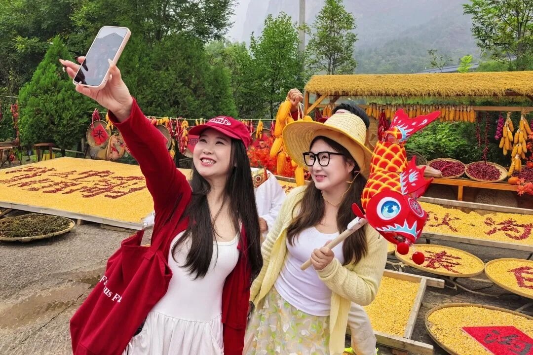 国庆第三天,新乡南太行“人从众”模式已开启!现场太燃了! 国庆第三天,新乡南太行“人从众”模式已开启!现场太燃了!
