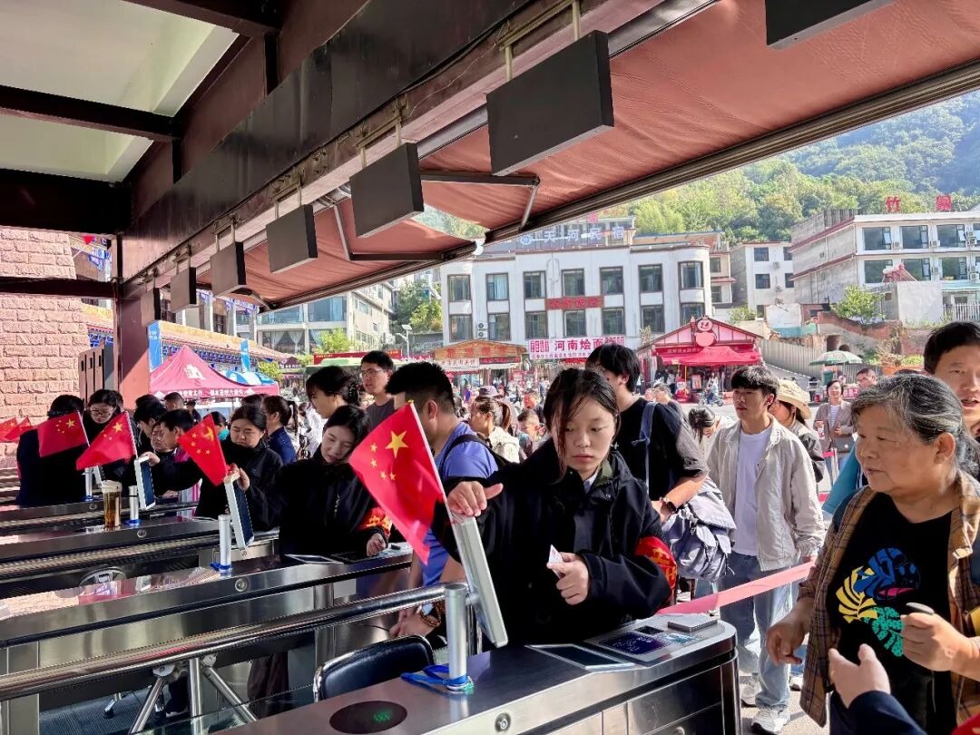 多“色”坚守,守护每一场奔赴山河的相遇! 多“色”坚守,守护每一场奔赴山河的相遇!